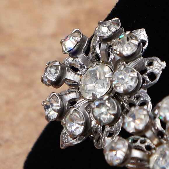 Vintage Tiered Crystal Floral Cluster Earrings Ornate Petal Silver Tone Clip-on - Picture 6 of 9
